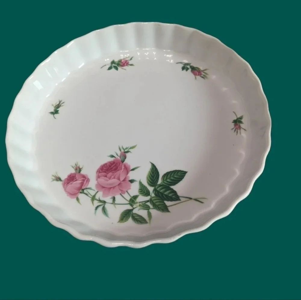 Vtg christineholm 9.5 ceramic quiche white & pink